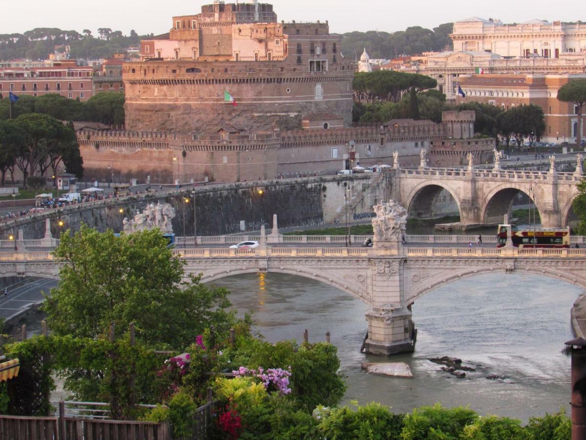 Santonofrio Sky Terrace Penthouse * Rome