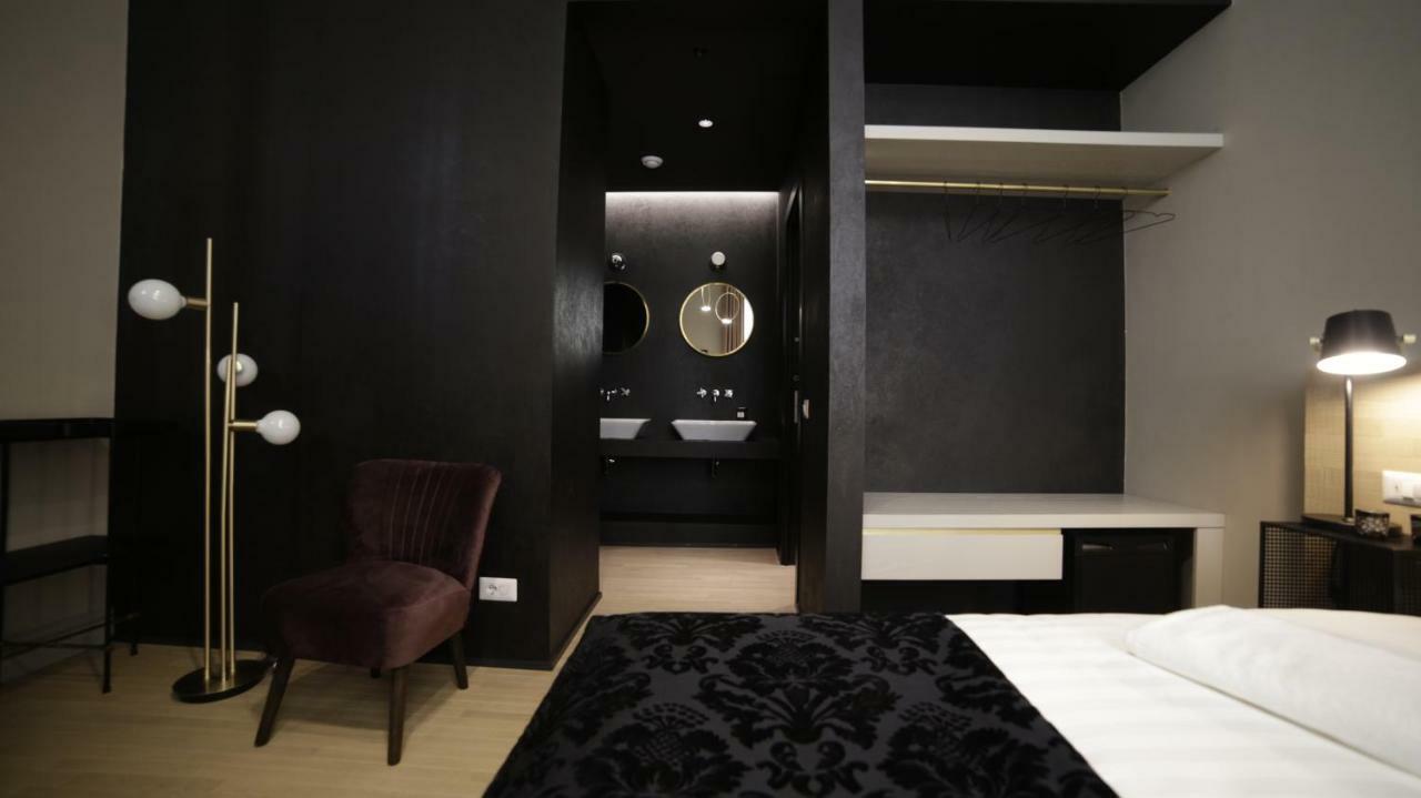Suitelifetrevi Guest house