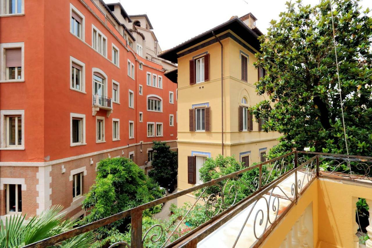 Komix Apart Apartment