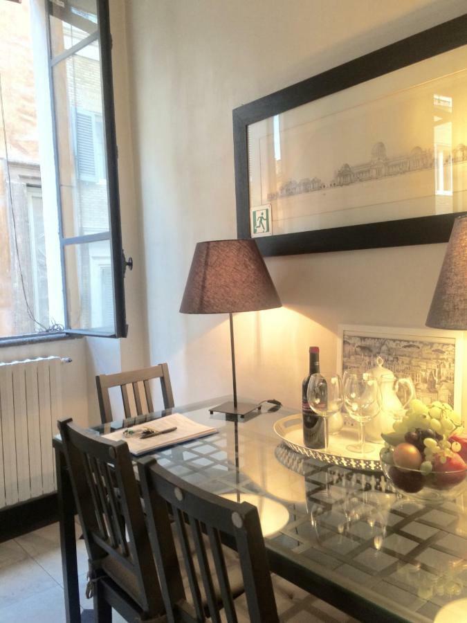 La Casa In Vetrina * Rome