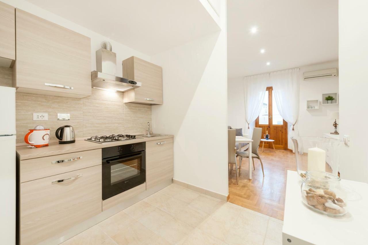 White Flat Labicana Apartment *