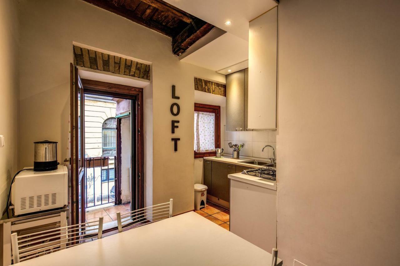 Magenta Deluxe Moro Rome