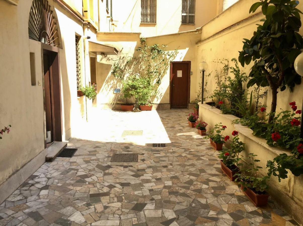 Royal House At The Center Apartment