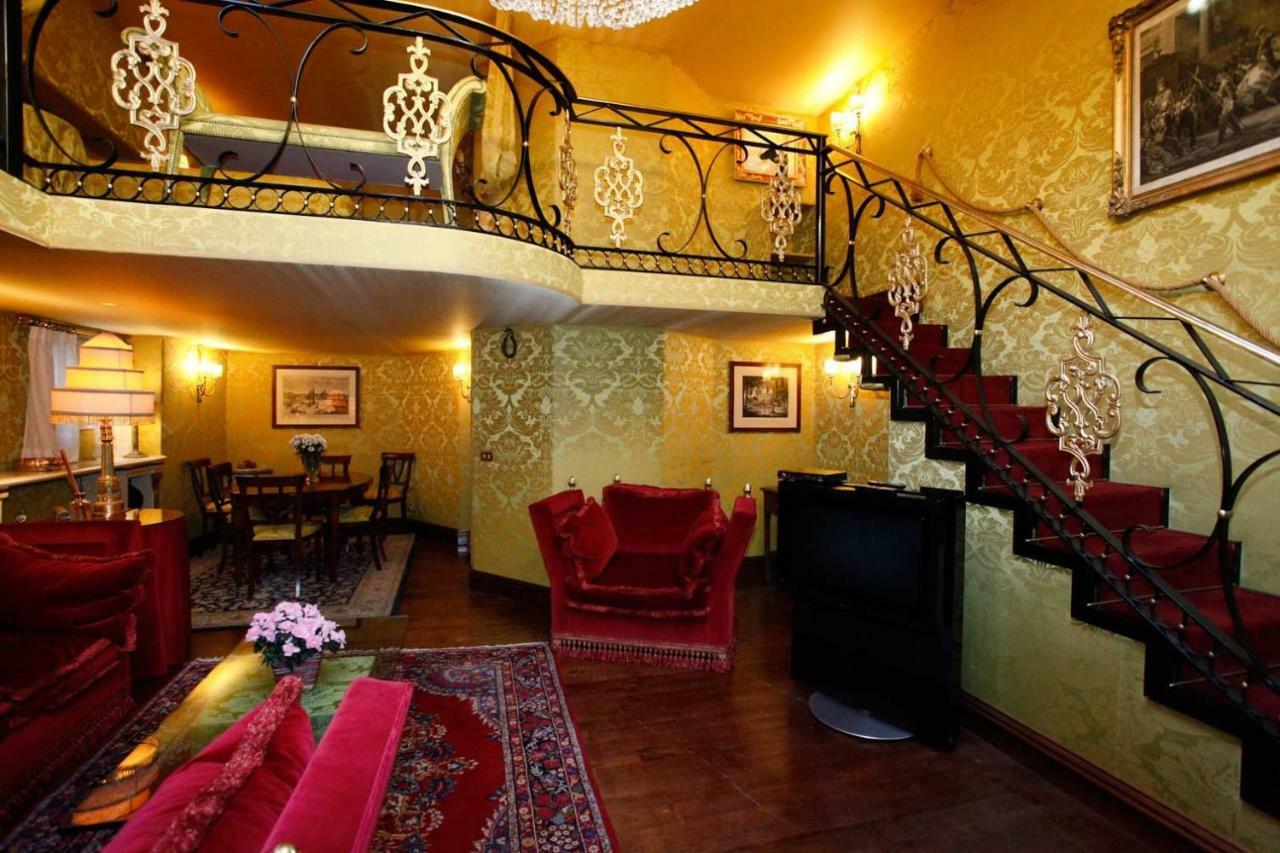Apartment Artist House
