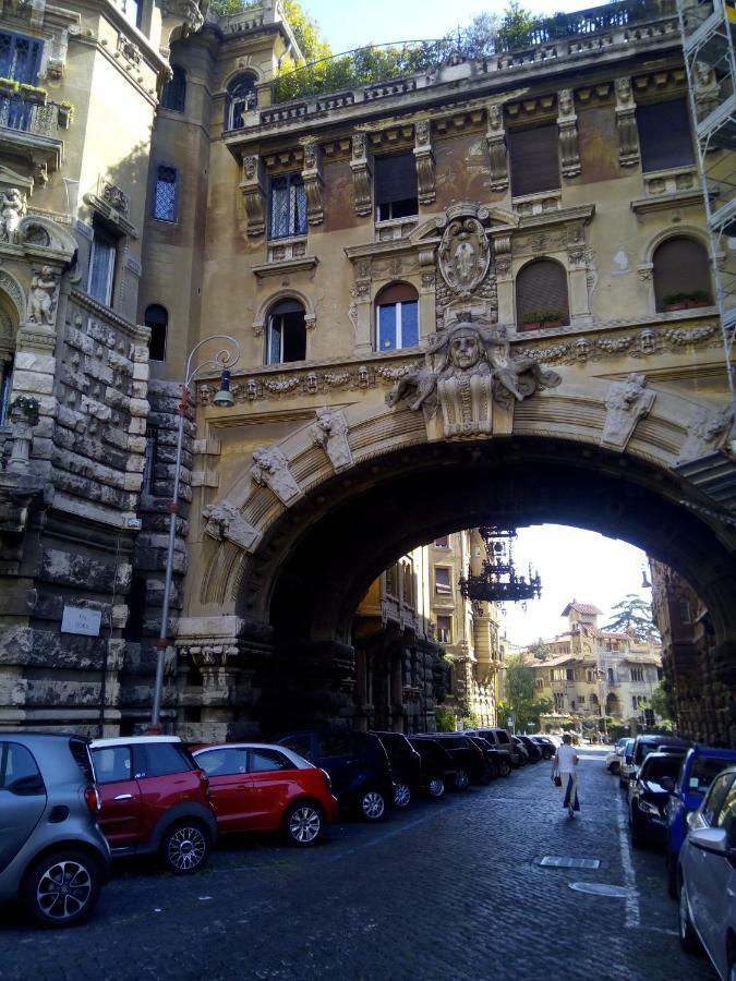 The Queen's Coffer Roma