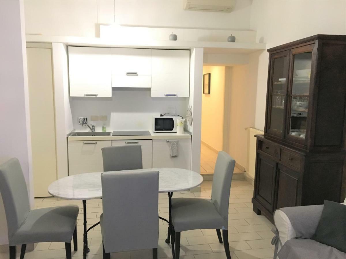Apartment Chroma Farinone 28 Rome