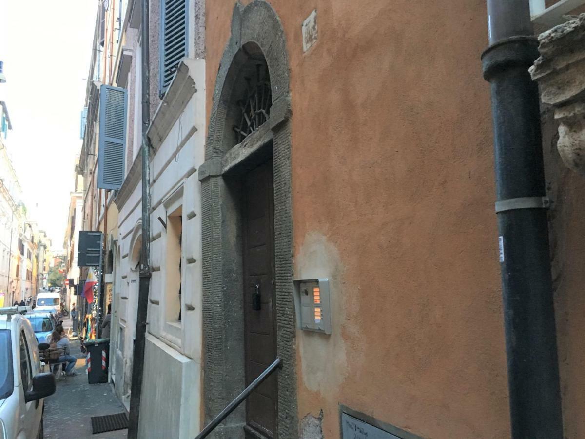Apartment Chroma Farinone 28 Rome