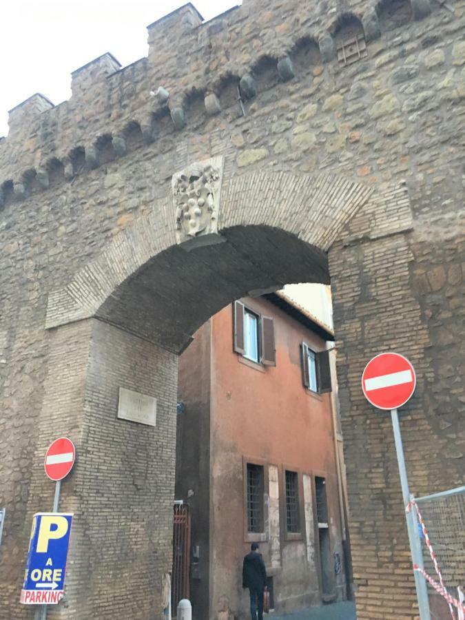 Chroma Farinone 28 * Rome