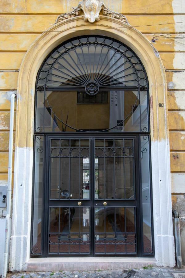 Appartement Tasso Street 102 *