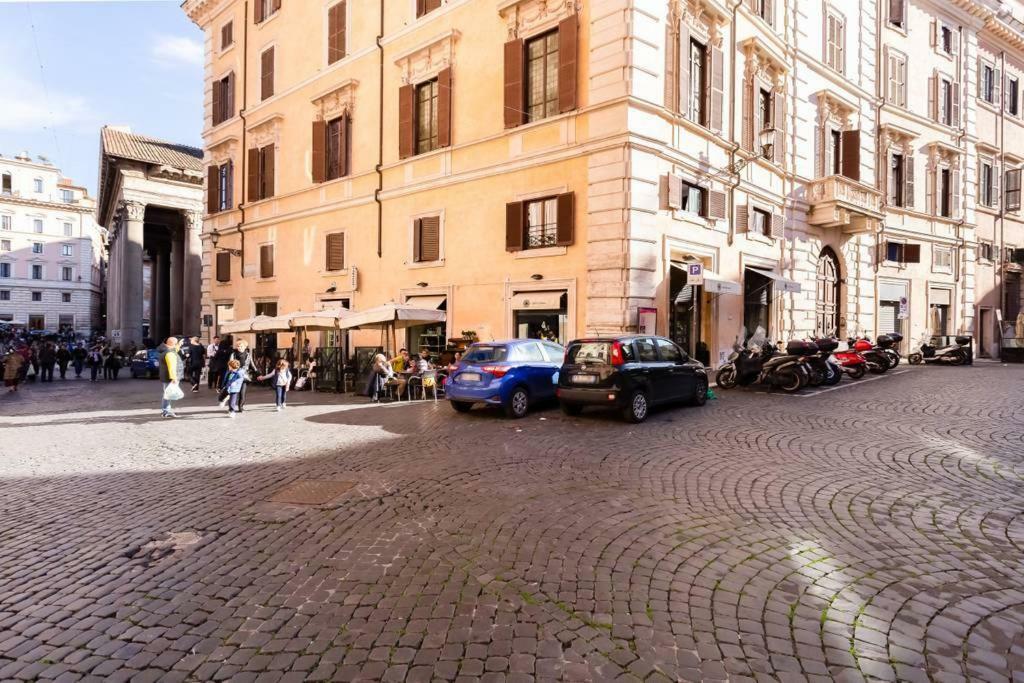 Luxurious Loft Facing The Pantheon Vakantiehuis Rome