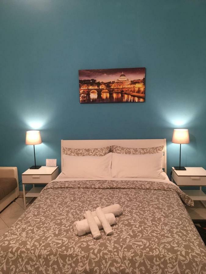 Amoraroma, Economy With Shared Bathrooms