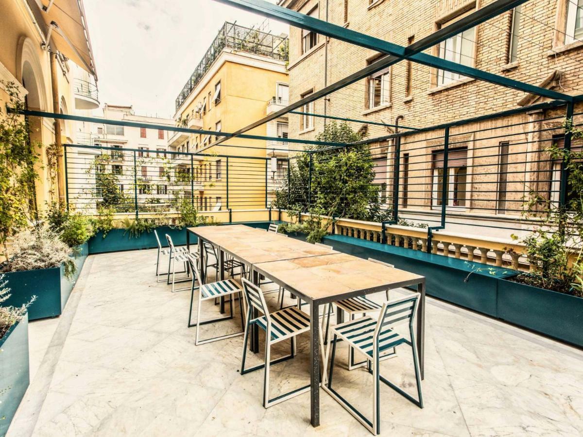 Komix Apart Apartment
