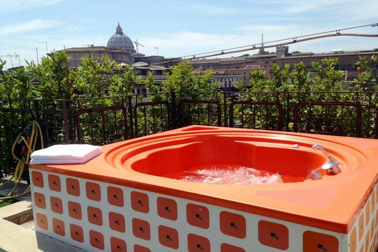Orange Hotel