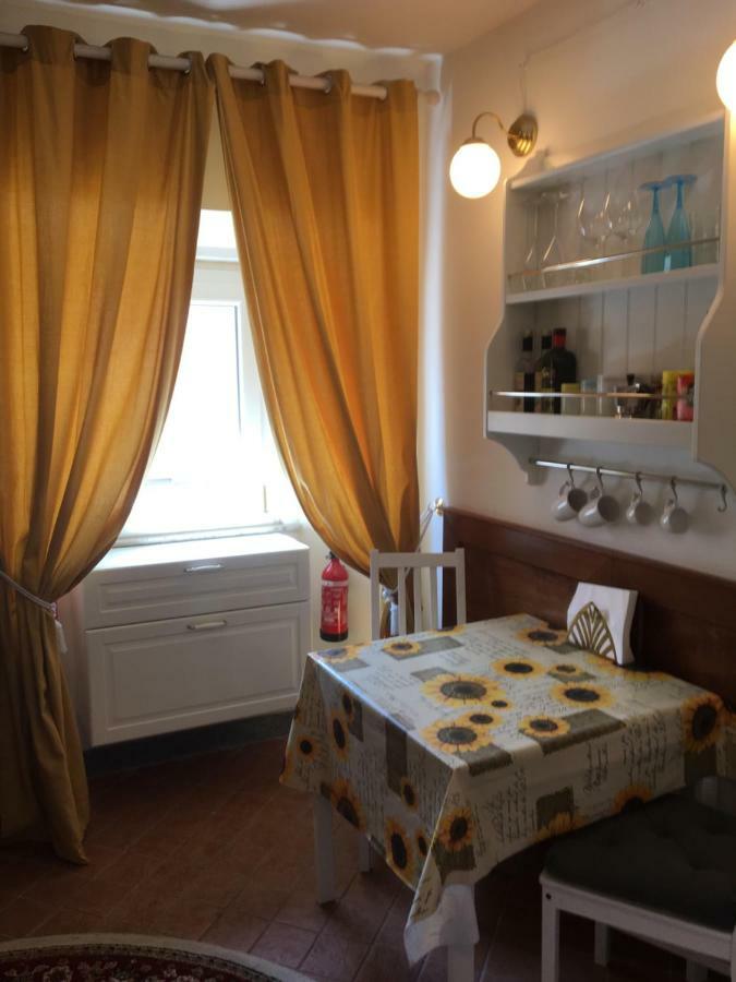 M9 Pantheon Attic 10 * Rome