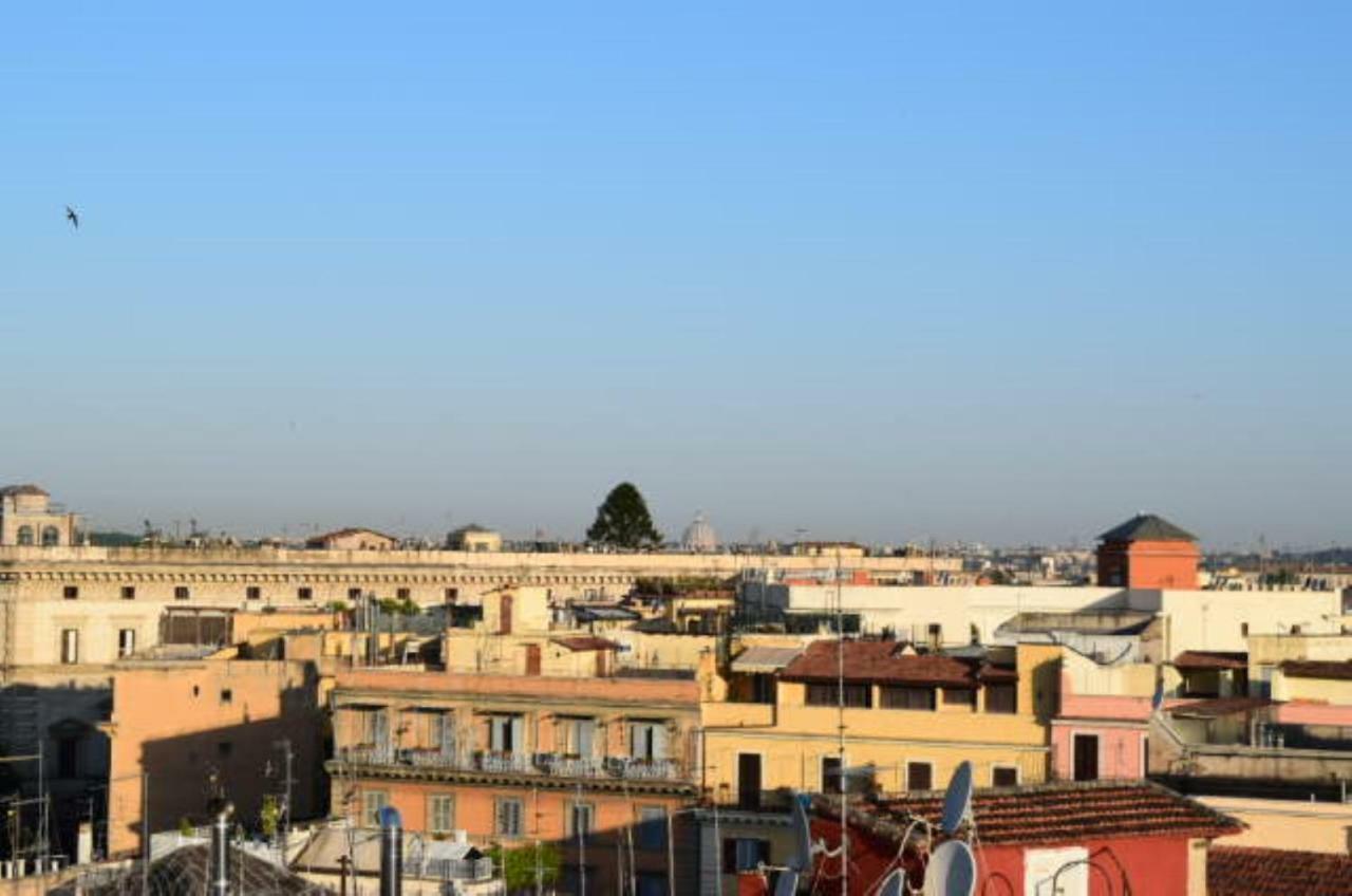 Apartment Elegant Attic With Terrace 1 Mt Subway. Nidoluisa