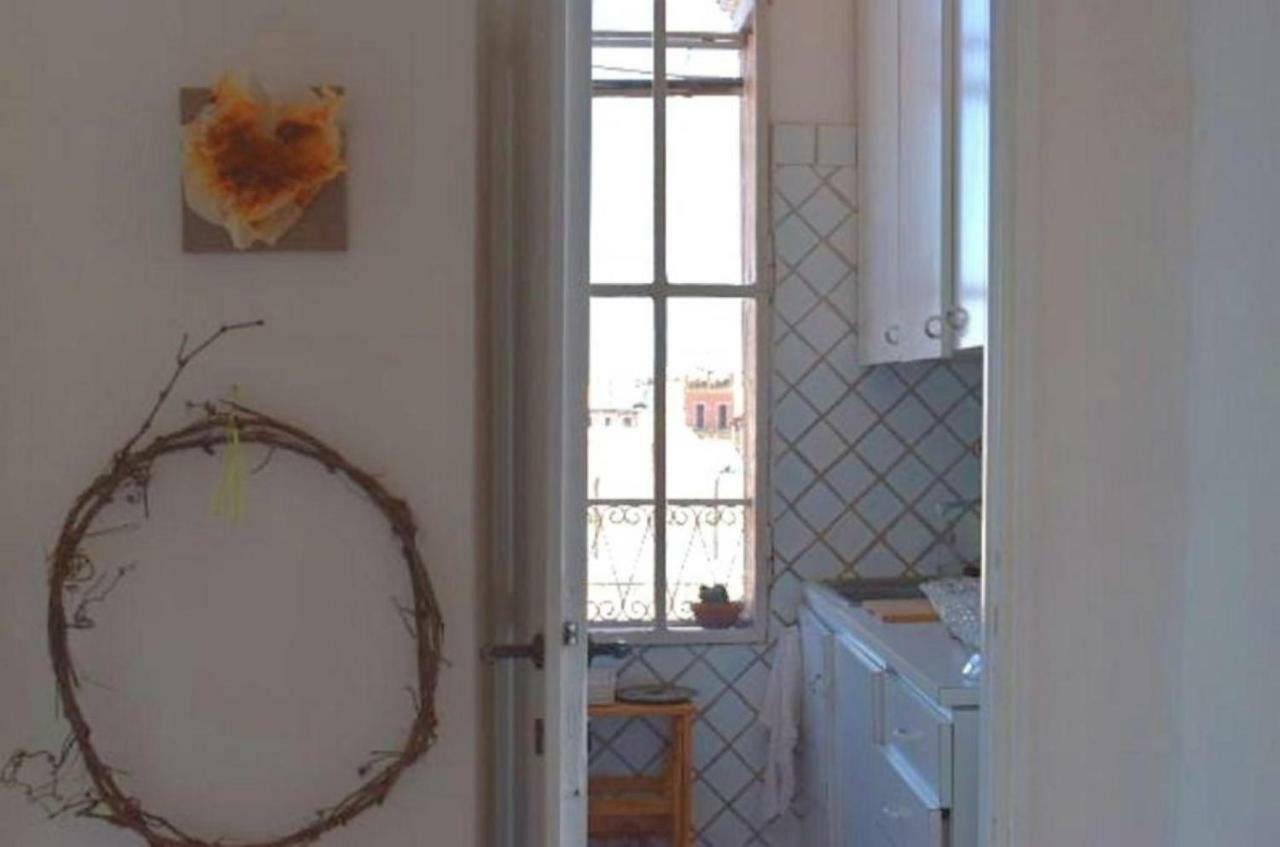 Apartment Elegant Attic With Terrace 1 Mt Subway. Nidoluisa *