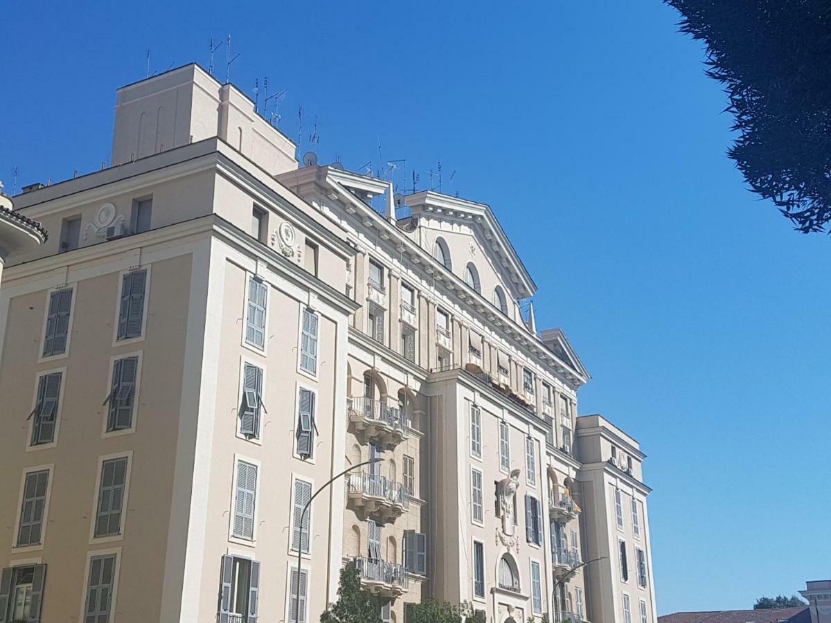 Blue Sky Apartment *