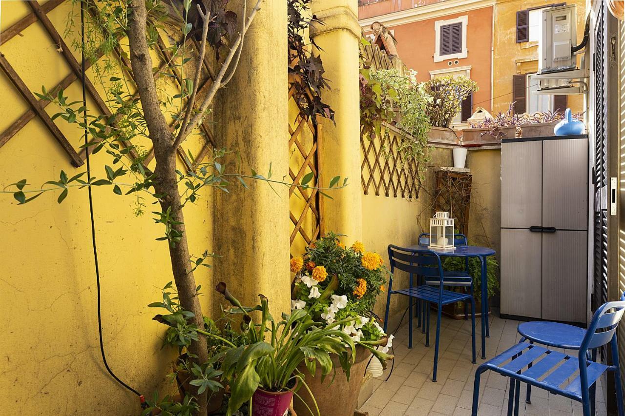 Emma's Borgo, Vatican