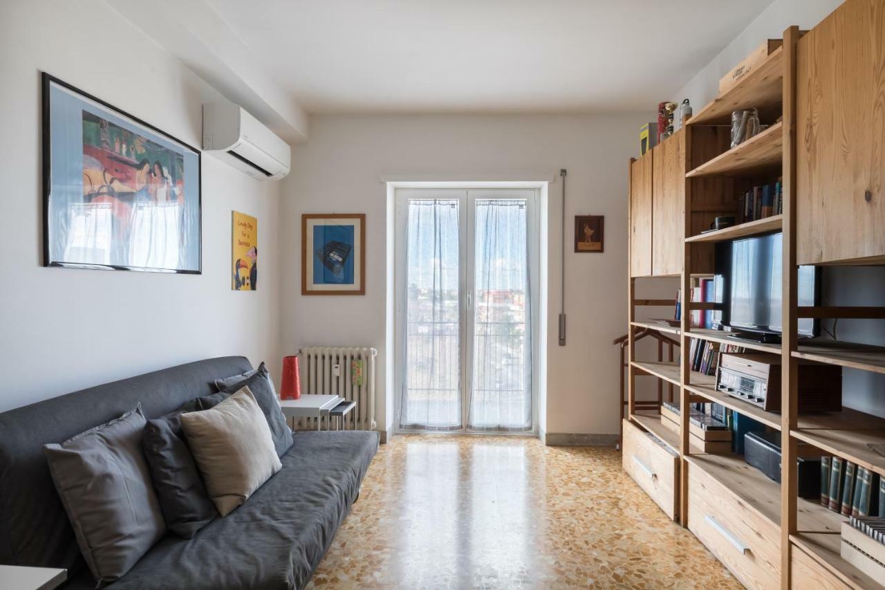 Amoretti Apartment, 6 Persone, 3 Camere, 2 Bagni, Balcone, Wi-fi, Metro B Monti Tiburtini Apartment