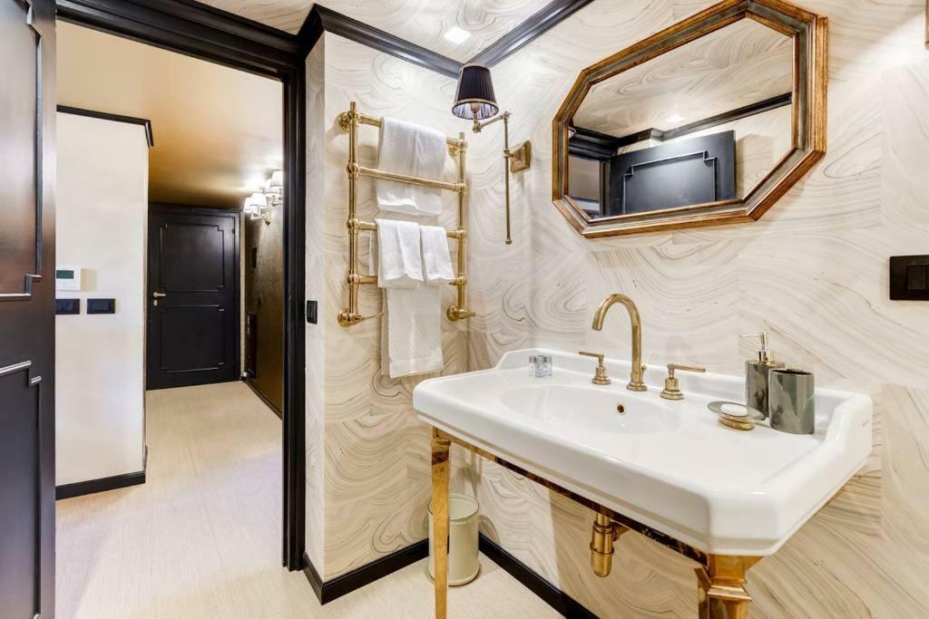 Luxurious Loft Facing The Pantheon