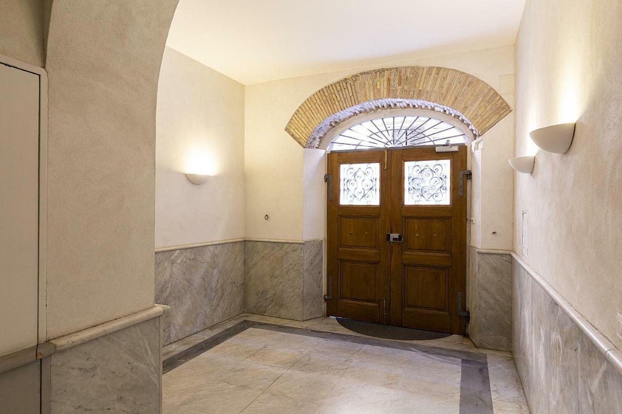 Emma's Borgo, Vatican Apartamento