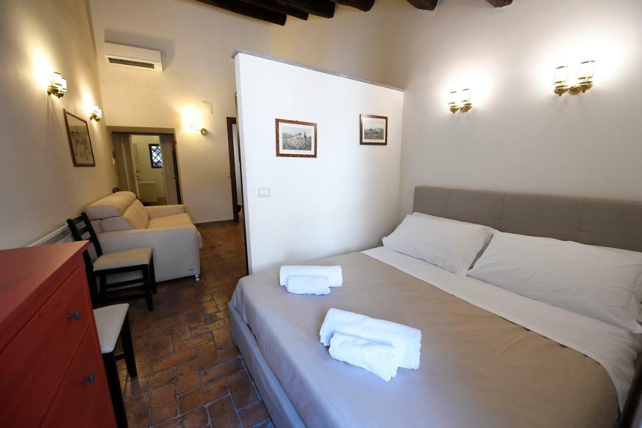 - Campo De' Fiori Appartement *
