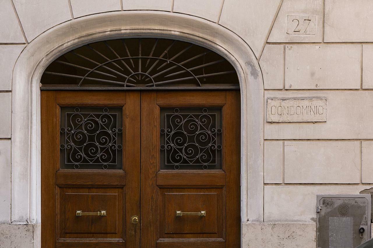 Emma's Borgo, Vatican