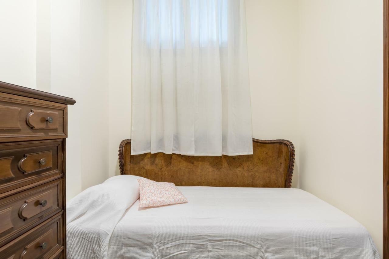 Appartamento Hortis Apartment, 5 Persone, 2 Camere, Balcone, Metro C E Tram Per Il Centro *