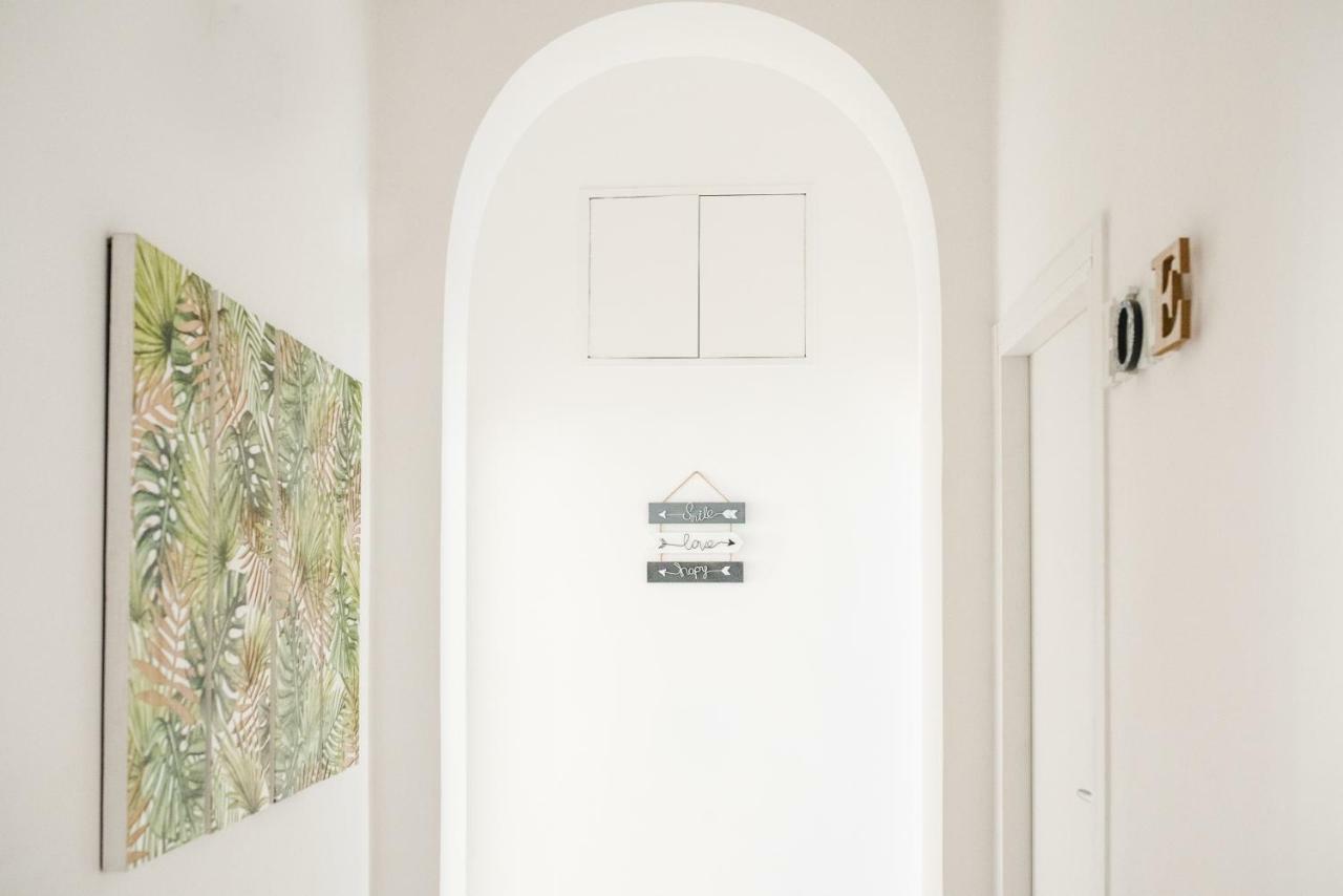 White Fanti Roma