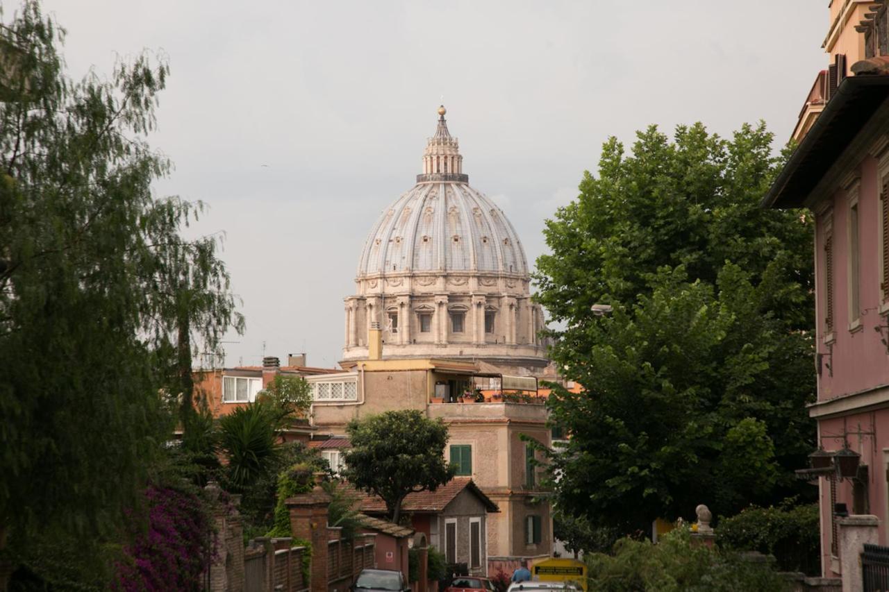 Vaticanhouse *