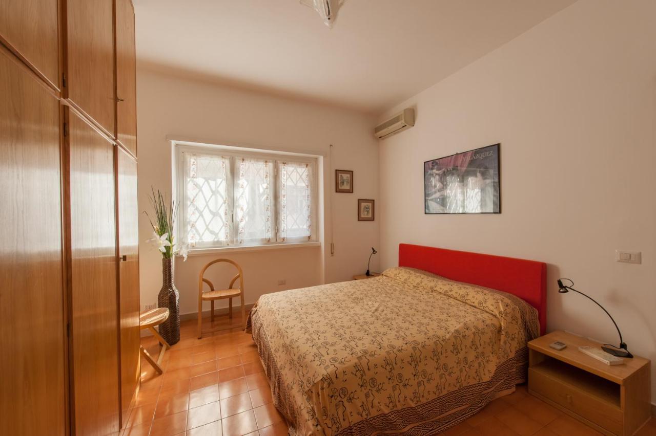 Apartment La Mimosa In *