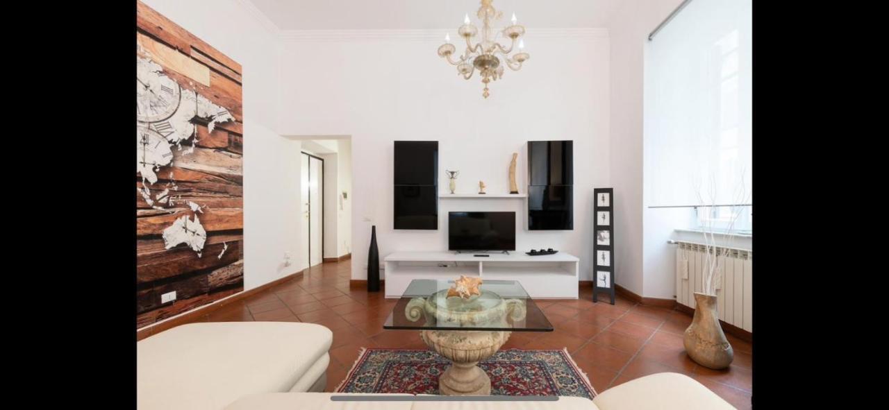 Apartment In Front Of Coliseum 2