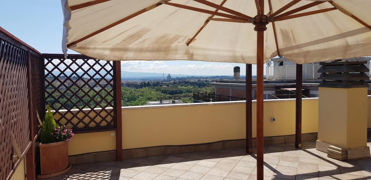 Superattico Con Vista Sul Centro E I Colli Albani Appartement