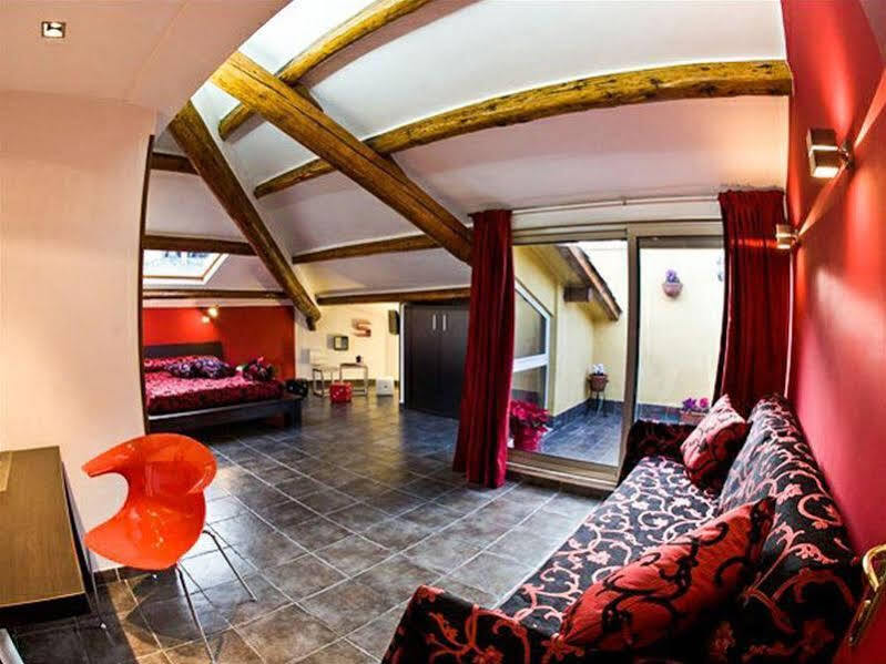 Villa Chroma Tria *