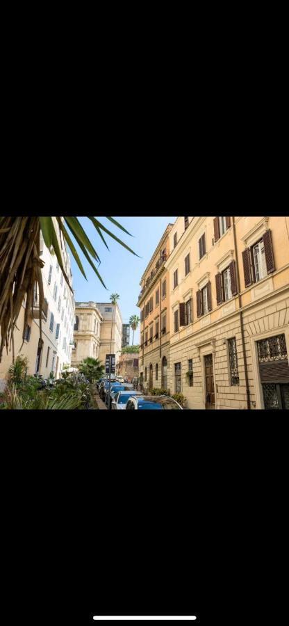 In Front Of Coliseum 3 Apartment