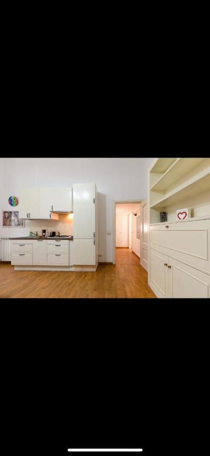 Apartment In Front Of Coliseum 3