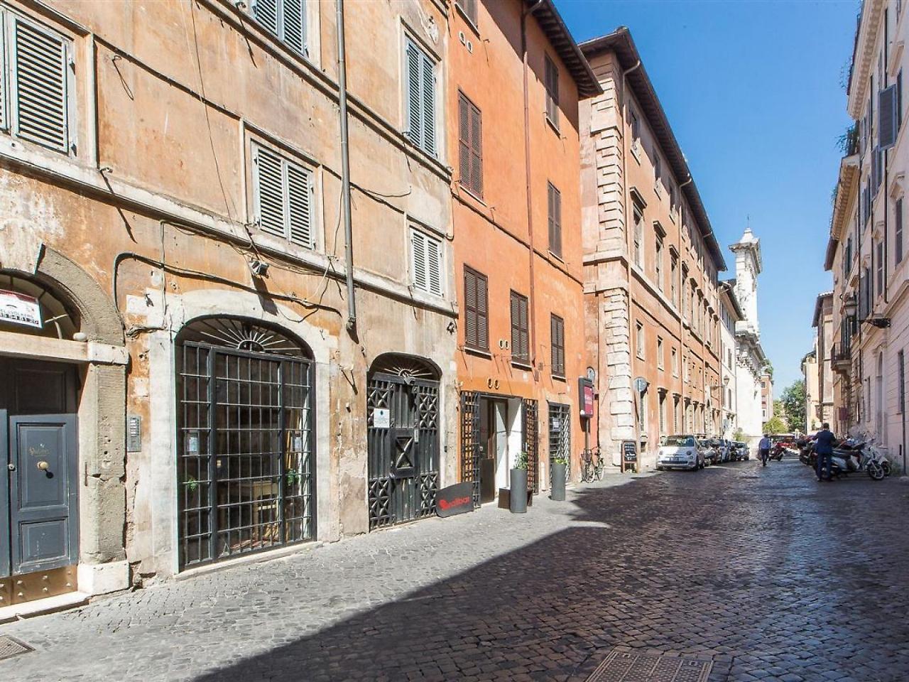 In Giulia Atmosphere * Rome