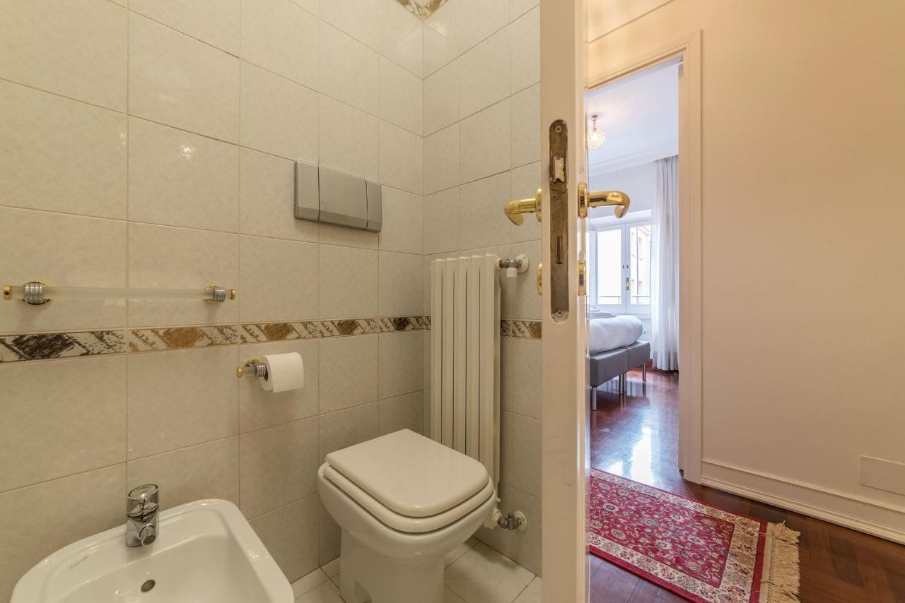 Quiet And Classic On Two Floors, By Trevi Fountain - Fromhometorome Apartment