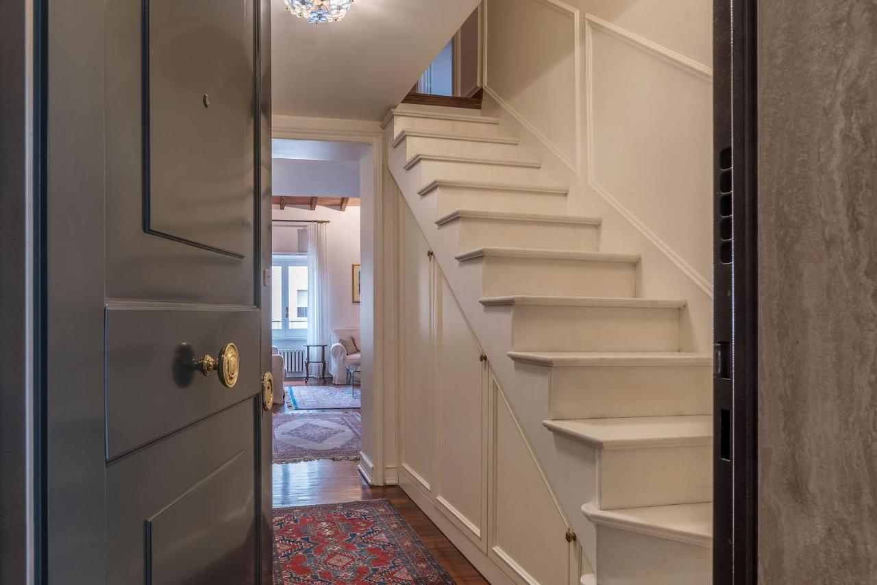 Apartment Quiet And Classic On Two Floors, By Trevi Fountain - Fromhometorome