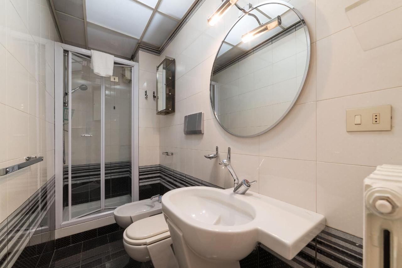 Quiet And Classic On Two Floors, By Trevi Fountain - Fromhometorome Rome