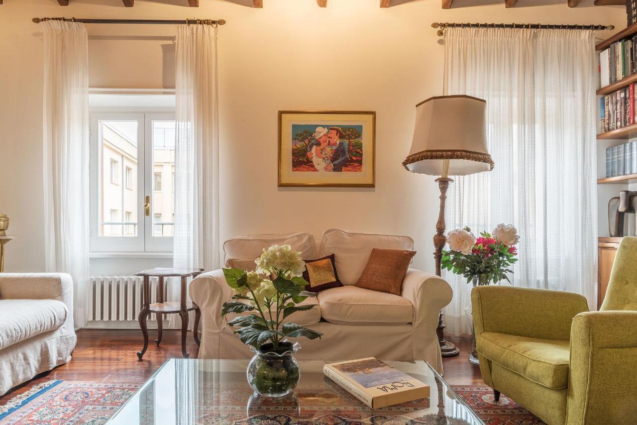 Quiet And Classic On Two Floors, By Trevi Fountain - Fromhometorome Rome