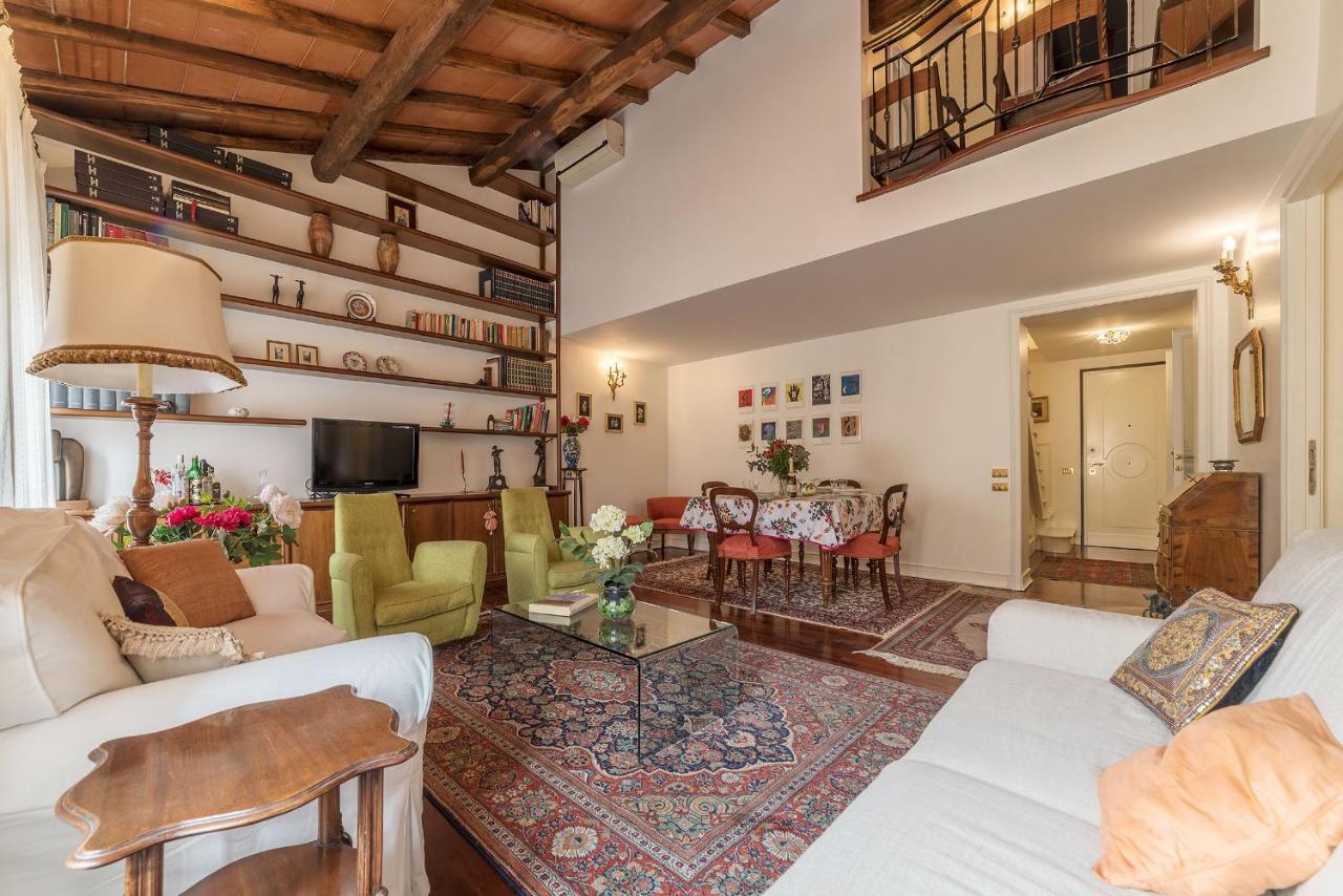 Quiet And Classic On Two Floors, By Trevi Fountain - Fromhometorome Apartment