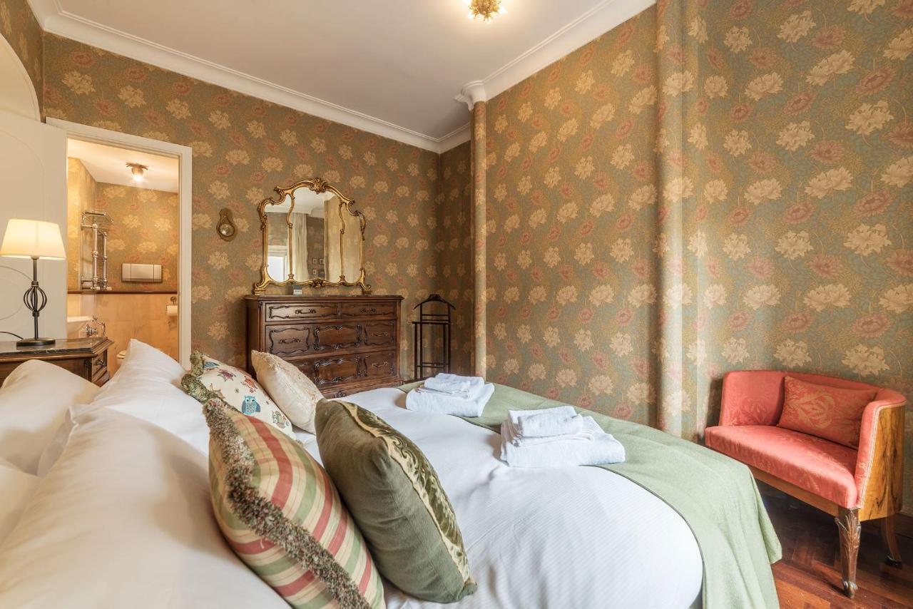 Quiet And Classic On Two Floors, By Trevi Fountain - Fromhometorome Apartment *