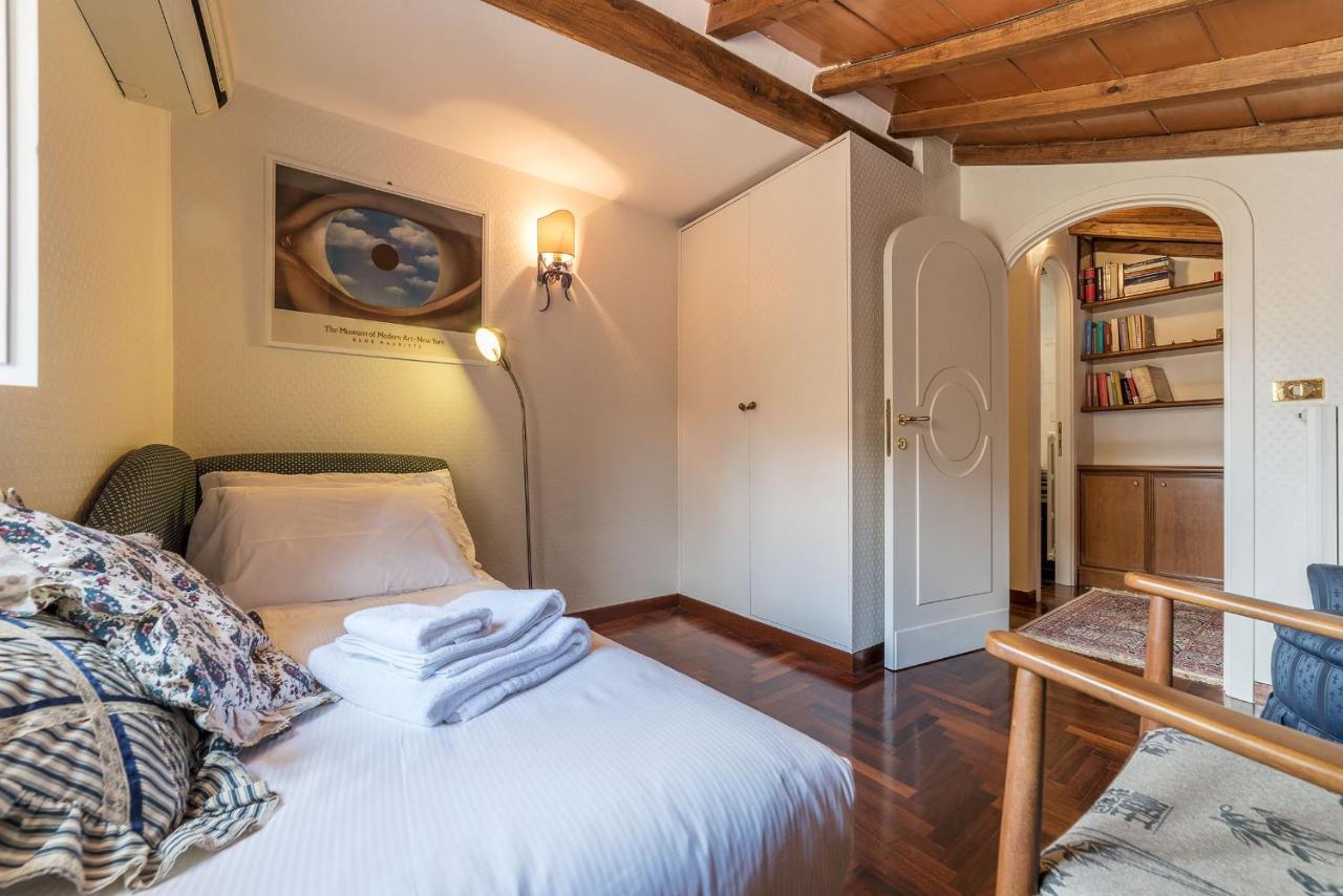 Apartment Quiet And Classic On Two Floors, By Trevi Fountain - Fromhometorome Rome