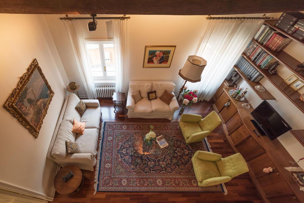 Quiet And Classic On Two Floors, By Trevi Fountain - Fromhometorome Apartment