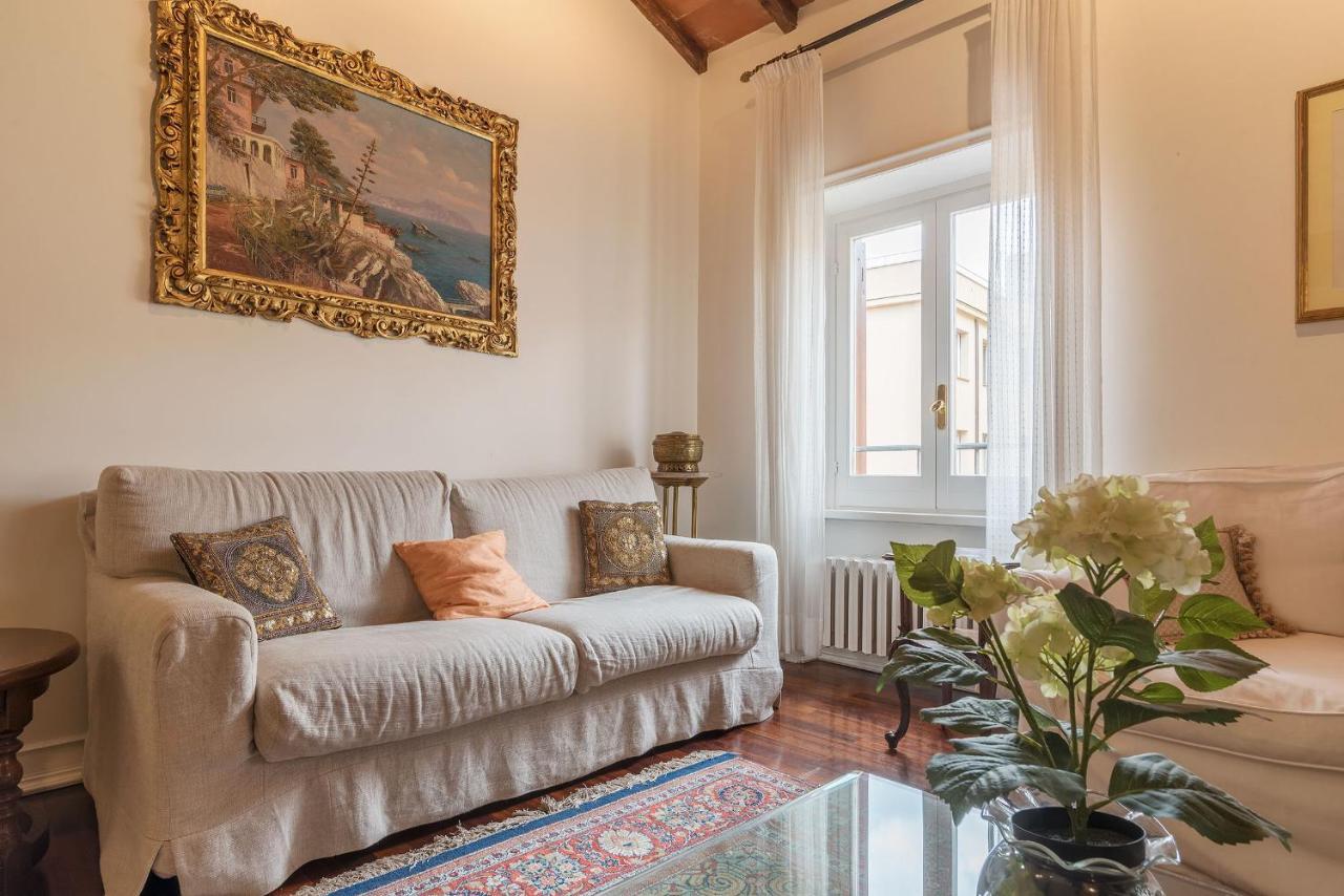 Quiet And Classic On Two Floors, By Trevi Fountain - Fromhometorome