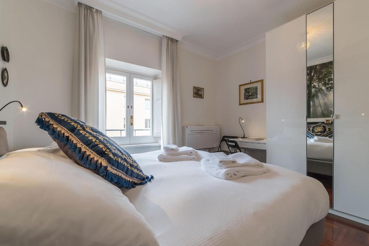 Apartment Quiet And Classic On Two Floors, By Trevi Fountain - Fromhometorome