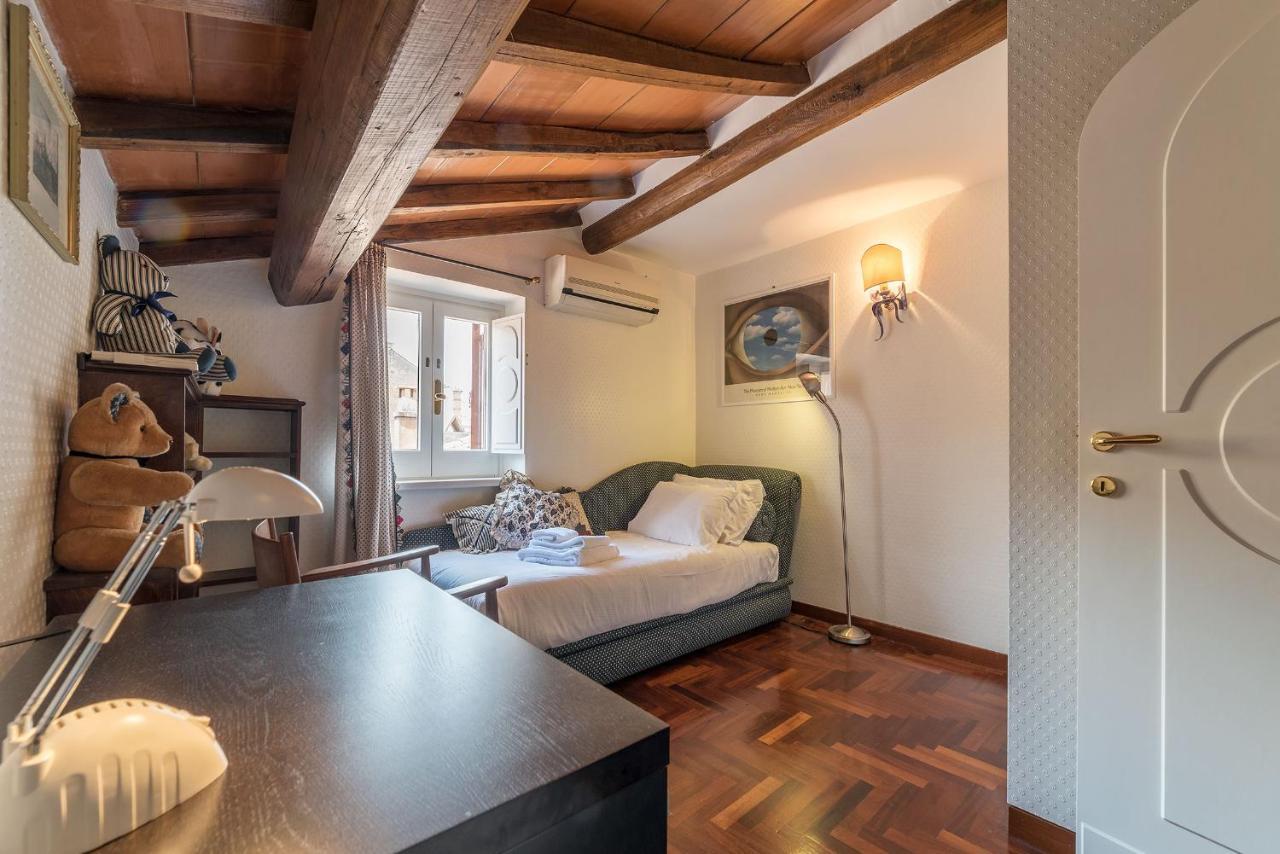 Quiet And Classic On Two Floors, By Trevi Fountain - Fromhometorome Apartment