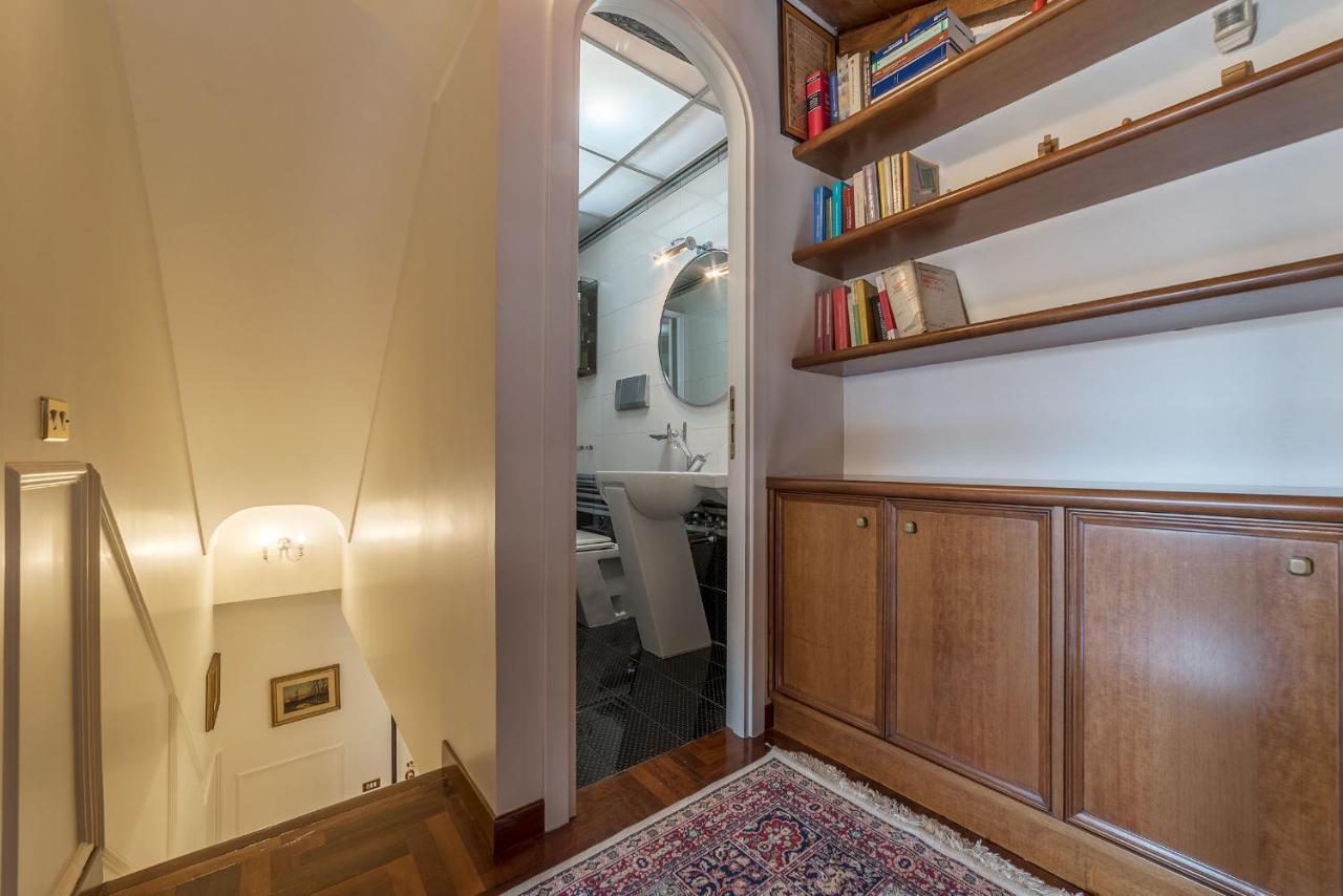 Apartment Quiet And Classic On Two Floors, By Trevi Fountain - Fromhometorome *