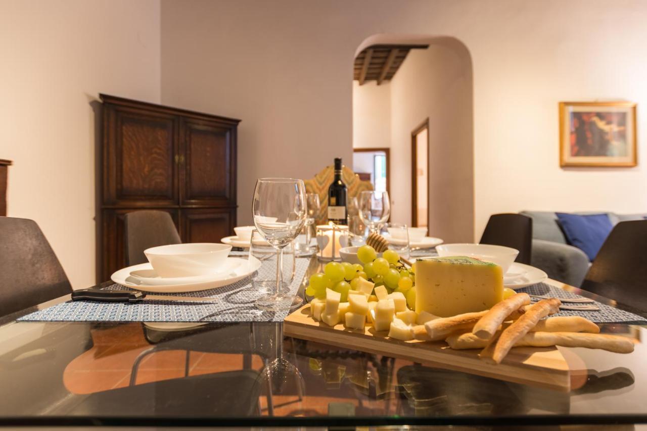 Apartment Secret Coronari Rome